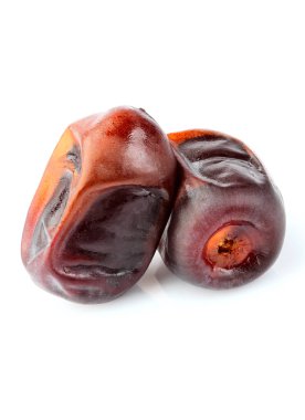 Beyaz arka plan üzerinde izole closeup kuru tarihleri meyve.