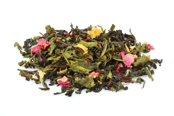 Chá verde com rosas e bagas. Flores secas, folhas e ervas . Fotos De Bancos De Imagens
