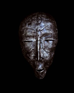  Etnik maske. Siyah arka plan üzerinde izole tatil ritüel ve karnaval için Maske.   