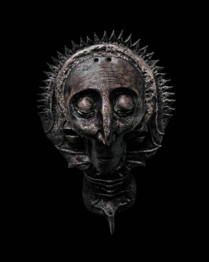  Etnik maske. Siyah arka plan üzerinde izole tatil ritüel ve karnaval için Maske.   