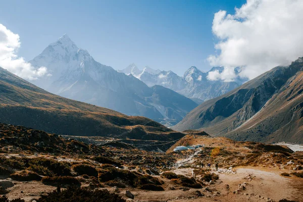 Vista Panorâmica Montanhas Ensolaradas Sob Céu Azul Nepal — Fotografia de Stock