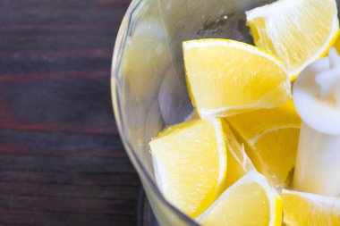 Limon blender. Pişirme limon içecek.