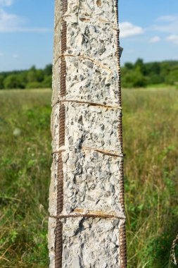 Eski somut ayağı. Beton imha zaman içinde.