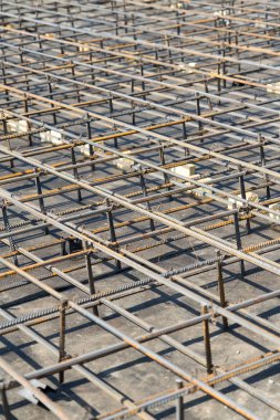 Güçlendirme Vakfı levhanın daha önce dökülen beton.