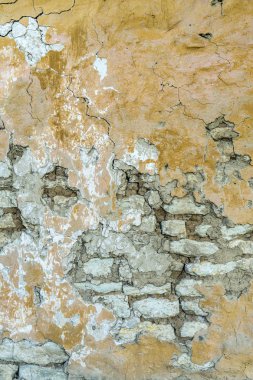 Eski duvar sıva ile düşmüş. metniniz için yer.
