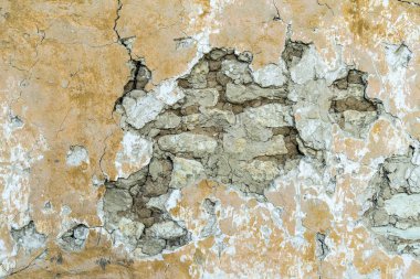 Eski duvar sıva ile düşmüş. metniniz için yer.