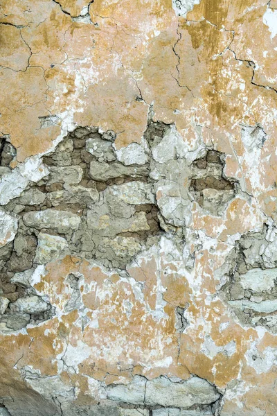 Eski duvar sıva ile düşmüş. metniniz için yer.