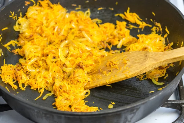 Havuç ve soğan birlikte fry. Metniniz için yer