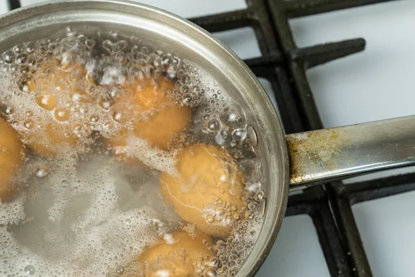 Курячі Яйця Відварюють Воді Газовій Плиті — стокове фото