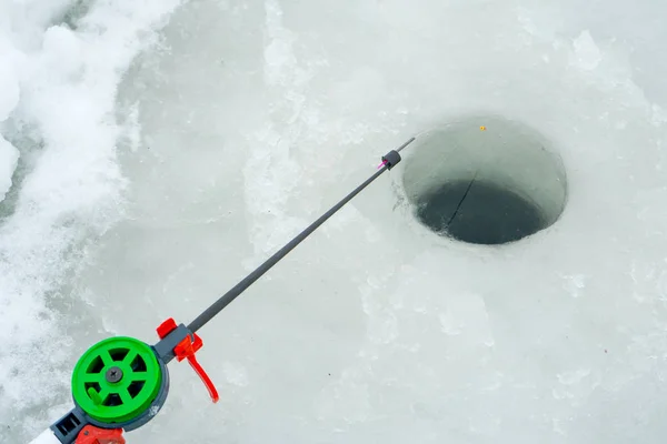 Зимова Риболовля Зимовий Рибальський Стрижень Біля Отвору Льоду — стокове фото