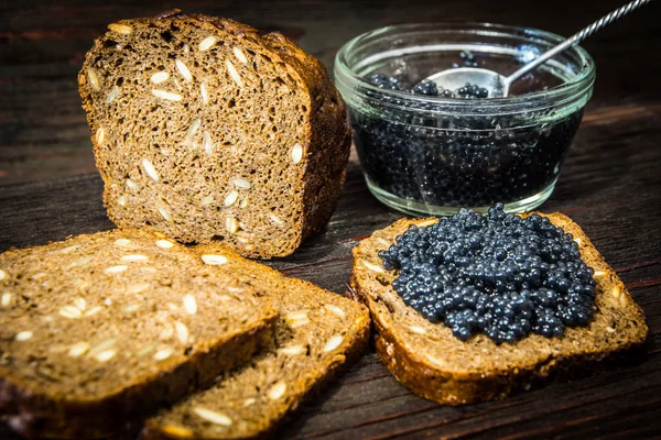 Sandwiches Mit Kaviar Vorbereitung Von Sandwiches Platz Für Ihren Text — Stockfoto