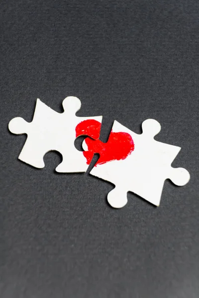 Símbolo Amor Coração Desenhado Dois Puzzles — Fotografia de Stock