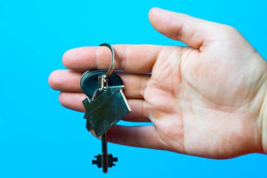 Oda anahtarına erkekler ellerinizde..