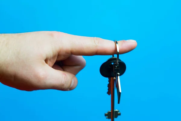 Der Schlüssel Zum Zimmer Liegt Männerhand — Stockfoto