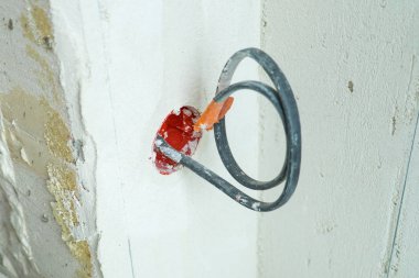 Soket ve anahtarlar montajı için hazırlık.