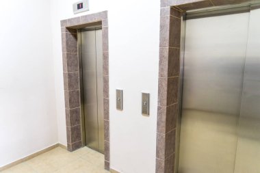 Asansör aramak için düğmeler. Metniniz için yerleştirin.