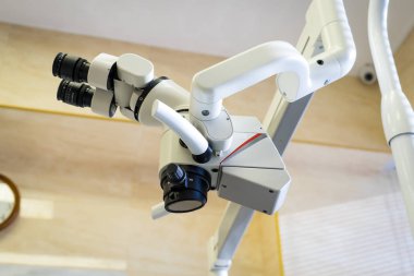 diş mikroskobu. kaliteli diş tedavisi için ekipman.