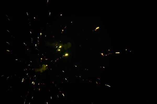 炎のクラッカーバースト ディワリ祭り 新年のお祝いの後の美しい効果 — ストック写真