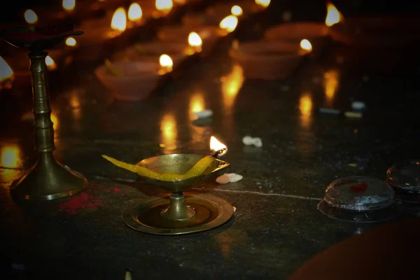 Traditional Earthen Lamps Arranged Beautiful Pattern Colored Rangoli Powder Designs — Stock Photo, Image