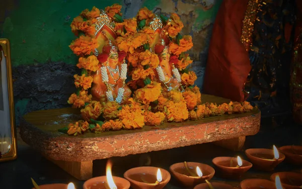 Traditional Earthen Lamps Arranged Beautiful Pattern Colored Rangoli Powder Designs — Stock Photo, Image