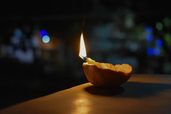 Lámparas Barro Tradicionales Dispuestos Hermoso Patrón Con Colores Rangoli Polvo —  Fotos de Stock