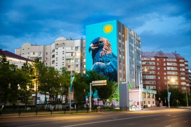 Kazakistan, Nur-Sultan, kartal duvar resmi, 31 Mayıs 2020