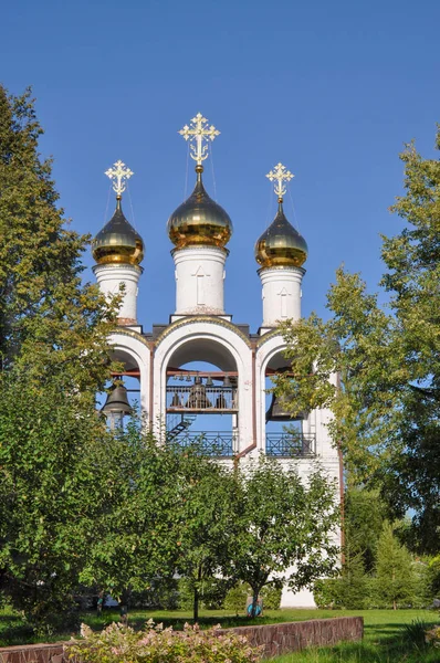ペレスラヴリ ・ ザレスキー、聖ニコラス修道院、ロシアの聖ニコラス大聖堂の鐘楼 — ストック写真