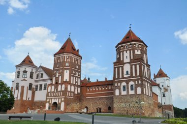 Mir Kalesi ve Park kompleksi bir mimari kompleks, savunma tahkimatı ve ikamet yeridir. UNESCO 'nun dünya mirası listesinde yer alan bir mimari anıt. Beyaz Rusya