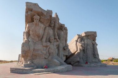 Adzhimushkayskie taş ocakları - Kerch şehrindeki yeraltı taş ocakları, 1942 yılının mayıs ayından Ekim ayının sonuna kadar, Kırım paravan birliklerinin bir kısmı Alman birliklerine karşı savunmayı yönetti..