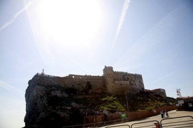 Hoş Pianosa yürümek