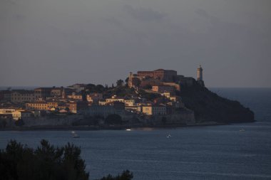 Güzel ve Retent Isolad'Elba