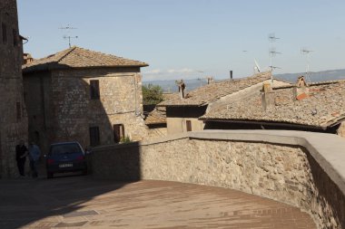 S.Gimignano içinde yürümek