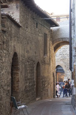 S.Gimignano içinde yürümek