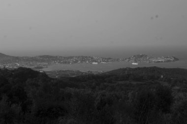 Hoş Elba adanın içine yürümek