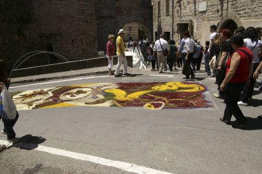 Duvarların arasında ve Spello Foligno Montefalco yaklaşıyor