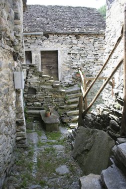 Eski taşlar Alpe Devero