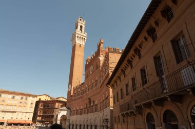 S.Gimignano içinde yürümek