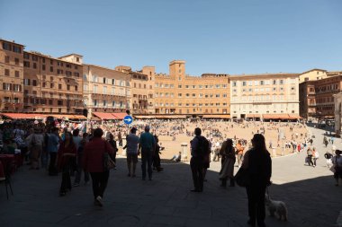 S.Gimignano içinde yürümek