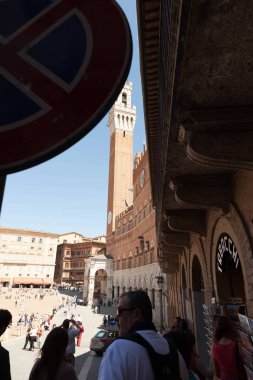 S.Gimignano içinde yürümek