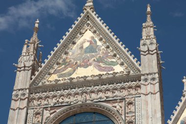 S.Gimignano içinde yürümek