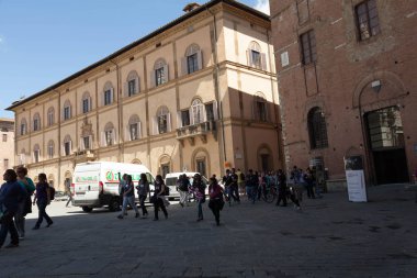 S.Gimignano içinde yürümek