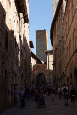S.Gimignano içinde yürümek