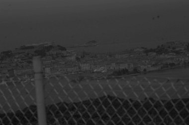 Hoş Elba adanın içine yürümek