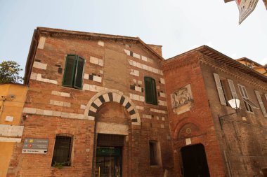 S.Gimignano içinde yürümek