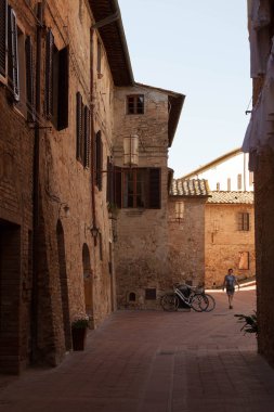 S.Gimignano içinde yürümek
