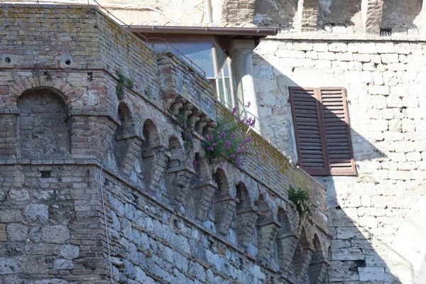 Gimignano Içinde Yürümek — Stok fotoğraf