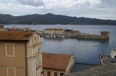 gökyüzü ve yaz dağlar