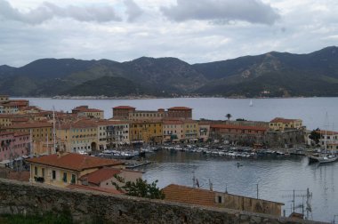 gökyüzü ve yaz dağlar