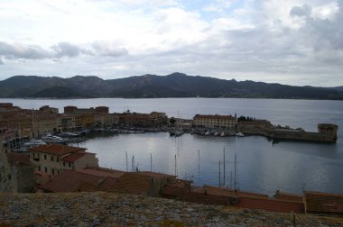 gökyüzü ve yaz dağlar