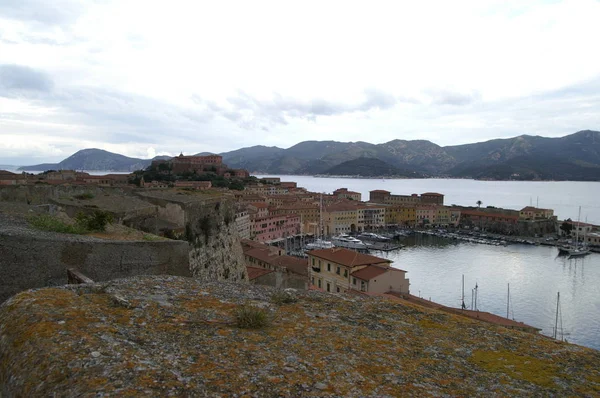 gökyüzü ve yaz dağlar